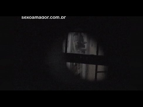 ❤️ Blondie fær leynilega myndbandsupptöku af hverfisferðamanni sem er falinn á bak við hola múrsteina ❤️❌ Klám fb á klám is.hqpornvideos.ru ❌️❤